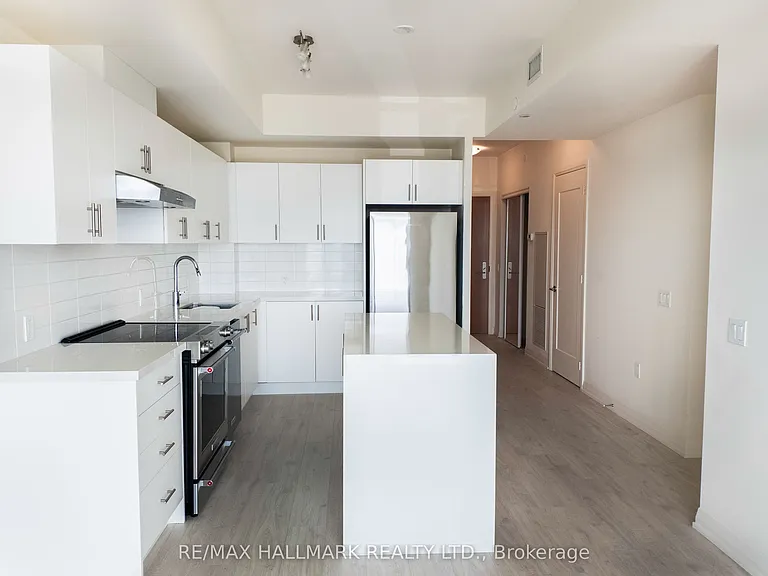 8960 Jane St #912 — Photo 3