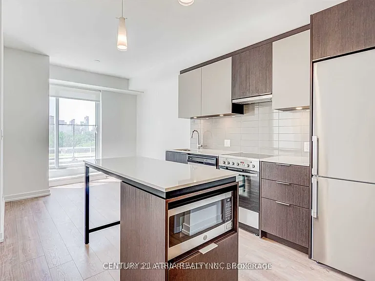 203 College St #512 — Photo 4