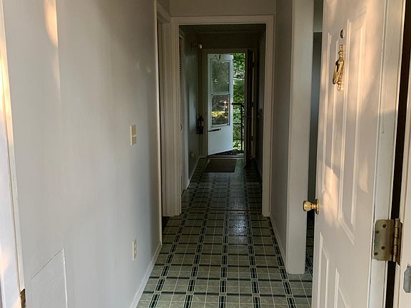 Front and back doors with main hallway.