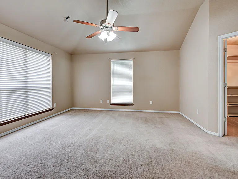 2912 Edinburg Dr — Photo 22
