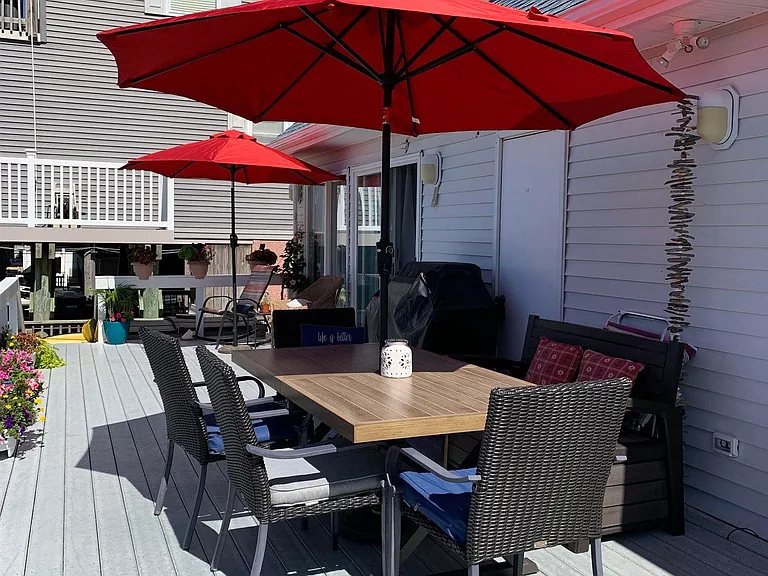 144 N Derby Ave — Photo 16