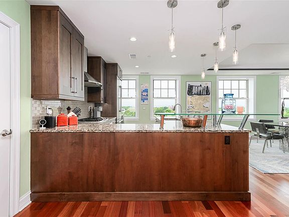 3rd image of 232 N Kingshighway Blvd APT 909