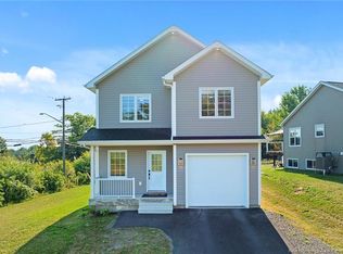 5 Stapleton St, Fredericton, NB E3C0J5