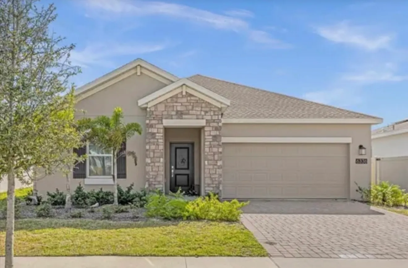 4 bed, 2060 sqft, $2,800 — Photo 1