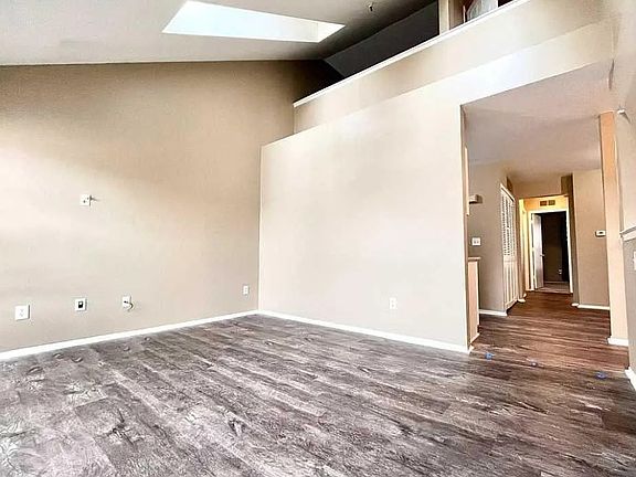 5th image of 15650 Stone Crossing Dr #1