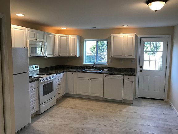 Bright eat in kitchen