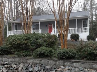 21 Lawler Ln, Kilmarnock, VA 22482