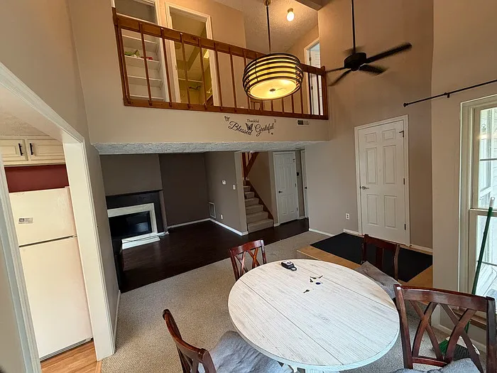 2 bed, 2.5 bath, 1294 sqft, $1,350 — Photo 3