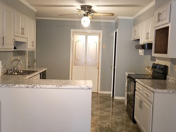 4th image of 3828 Woodlake Dr