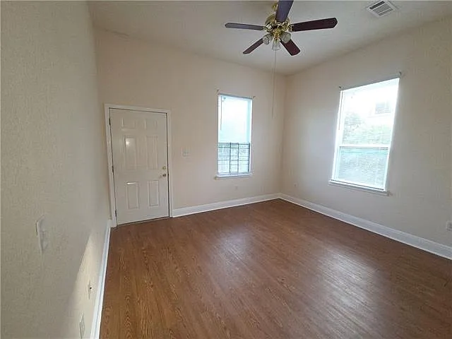 2519 N Derbigny St — Photo 11