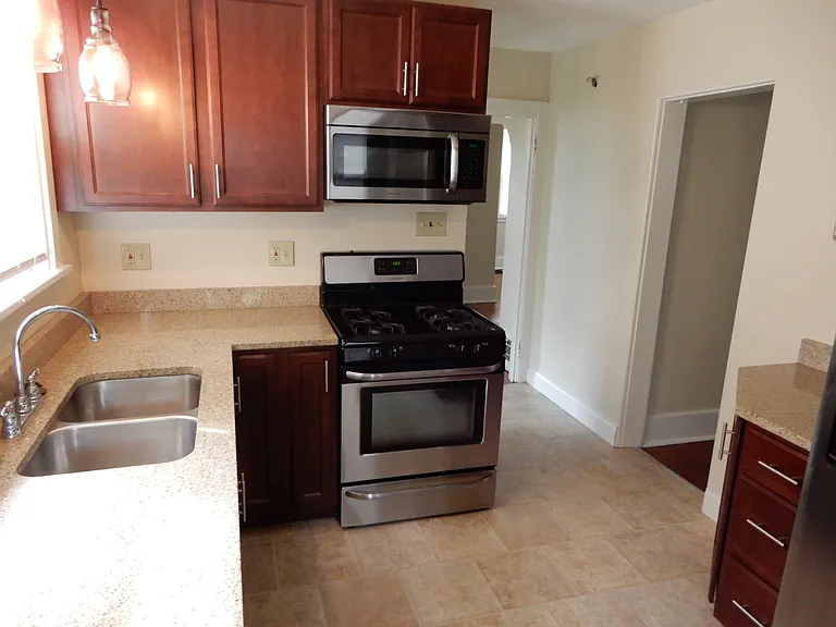 103 S Euclid Ave — Photo 2