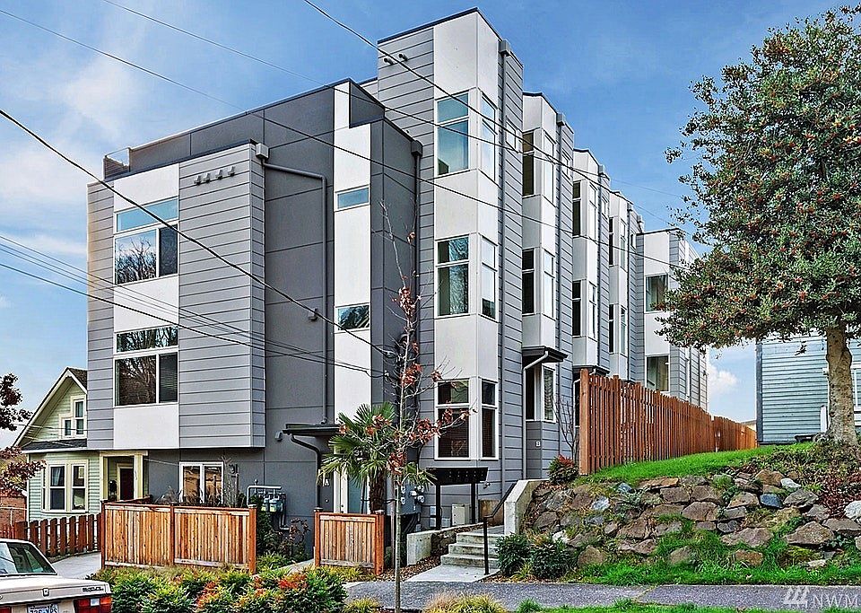 Front view of the townhomes off 29th Ave S