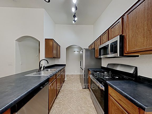 3rd image of 615 E Angeline Ave