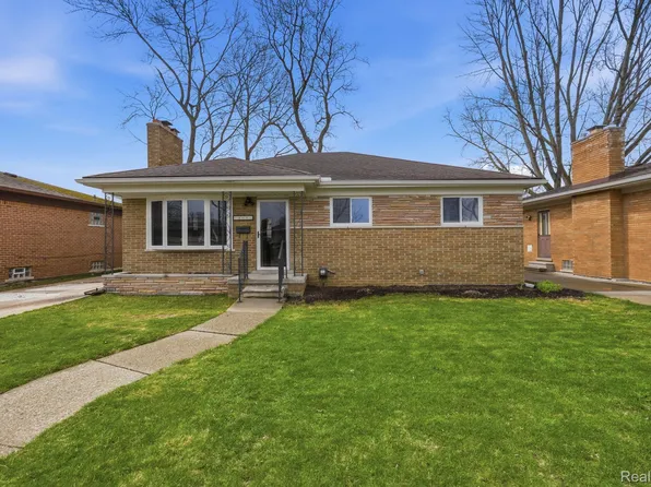 19906 Mauer St, Saint Clair Shores, MI 48080
