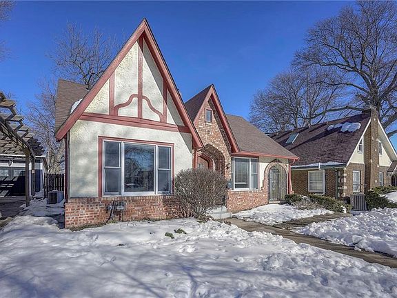 3rd image of 3632 Gladstone Blvd