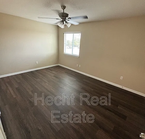 318 Main St #B — Photo 11