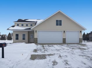 4736 Hampton Loop S, Moorhead, MN 56560
