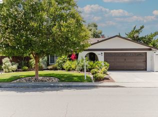 220 Yosemite Dr, Livermore, CA 94551