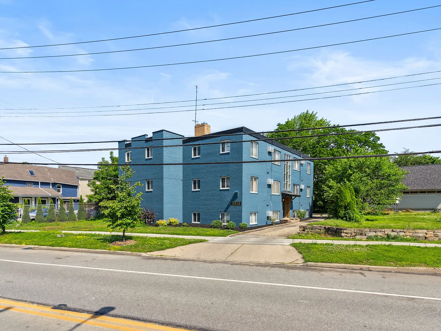 5212 Franklin Blvd — Photo 2