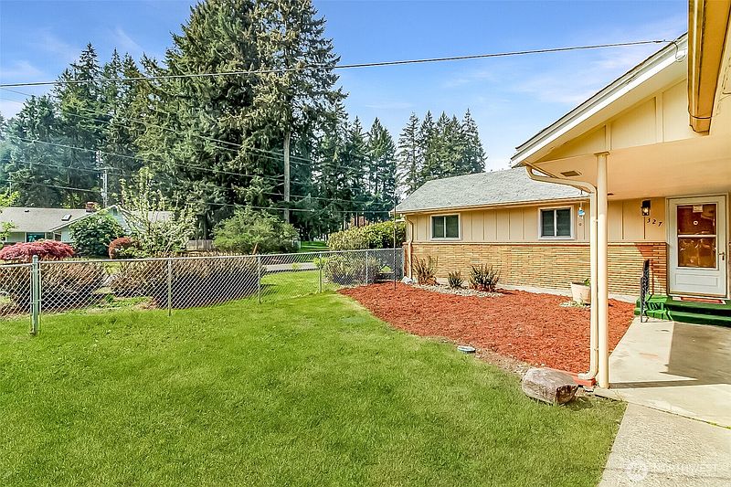 5th image of 327 Logger Court SE