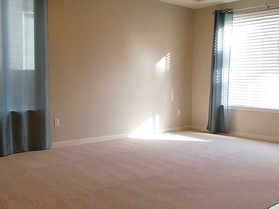 3rd image of 3911 Highlands Blvd