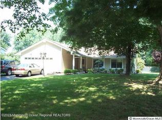 16 Hillside Rd, Manalapan, NJ 07726