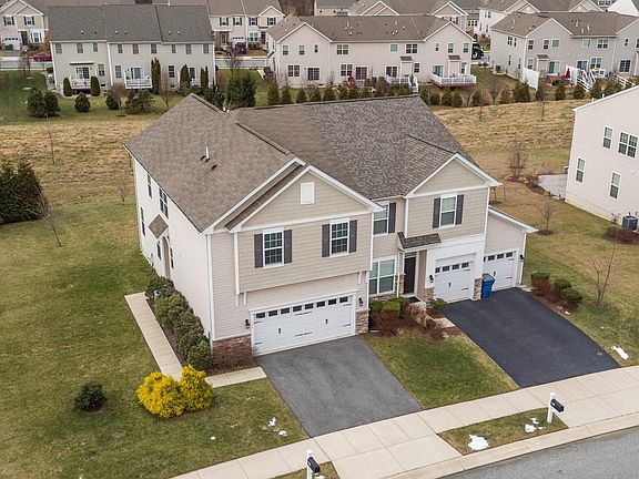 4th image of 115 Margaretta Dr