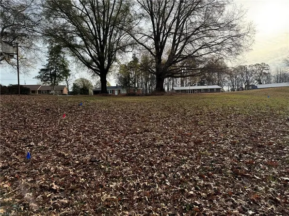 803 Lynnhaven Park Dr, Winston Salem, NC 27107