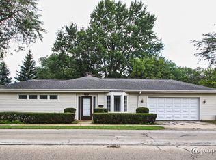 930 Wagner Rd, Glenview, IL 60025