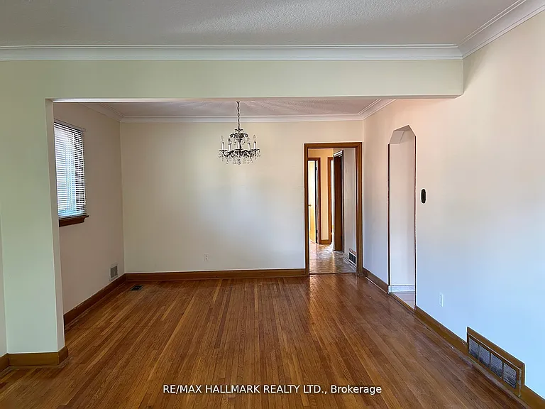 9 Macleod St #MAIN — Photo 10