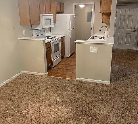 3rd image of 401 Poinsetta Ct APT 8