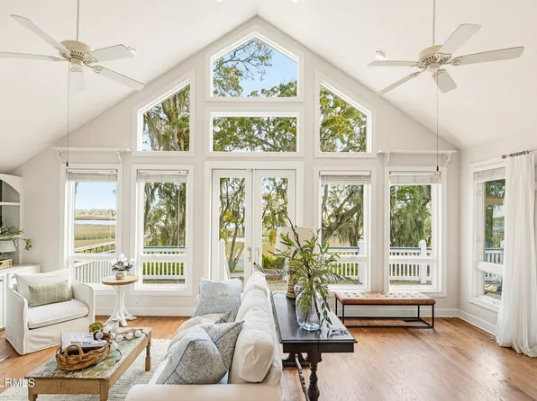 25 Petigru Dr, Beaufort, SC 29902