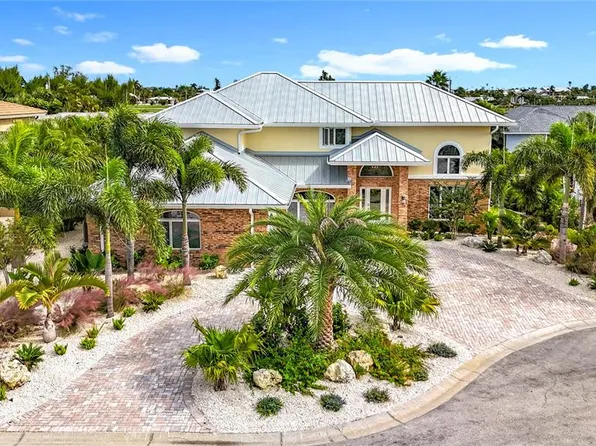 620 N Point Dr, Holmes Beach, FL 34217