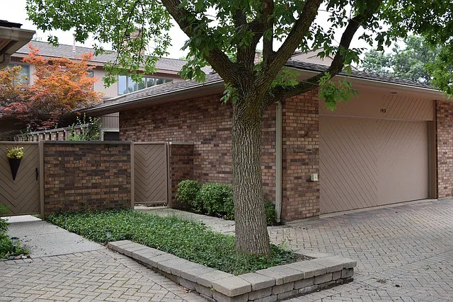1412 Burr Oak Ct #0 photo 1