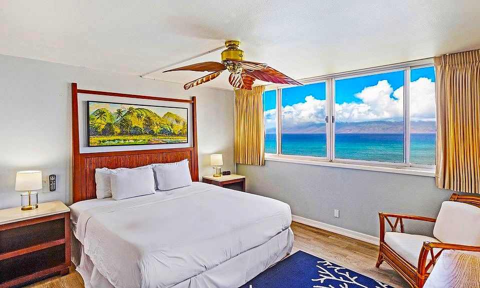 Direct Oceanfront View Lanai from Living room and bedrooms