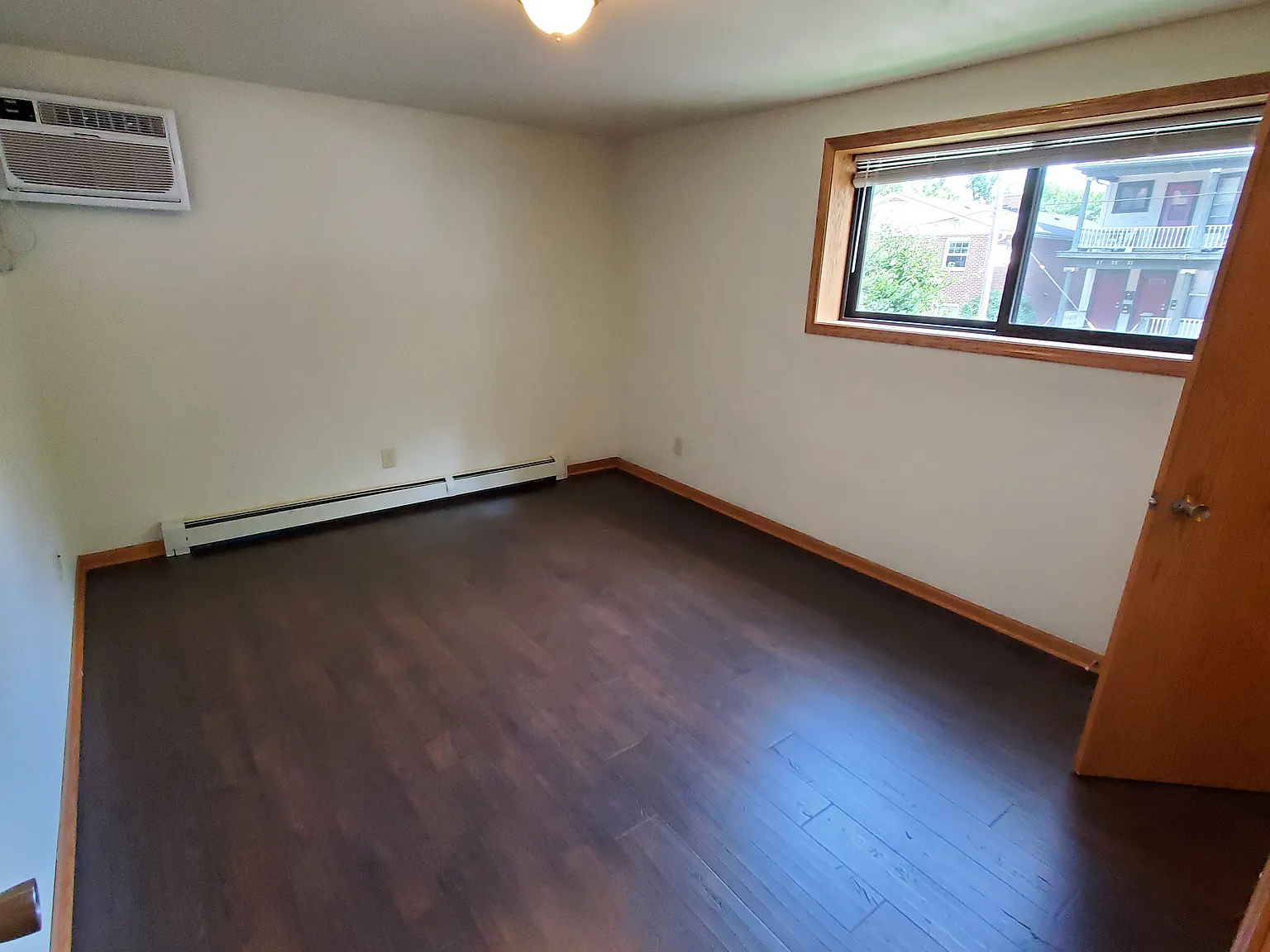 2 bed, 1200 sqft, $1,600 — Photo 2