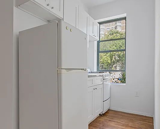 5th image of 244 W 64th St APT 6D
