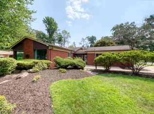 16226 Southampton Ct, Livonia, MI 48154