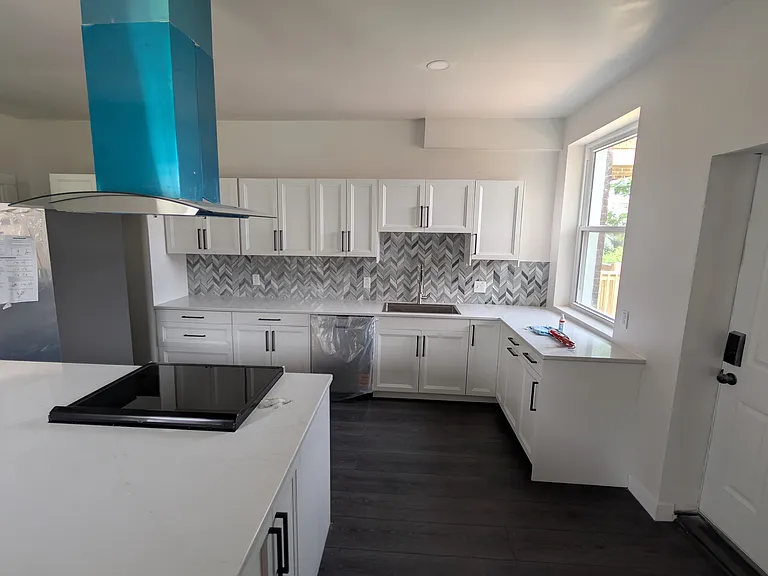 4725 McMillan Ave — Photo 3