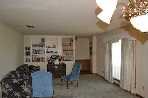 2nd image of 208 Robert Lee Cir