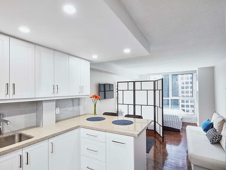 235 Bloor St E — Photo 5