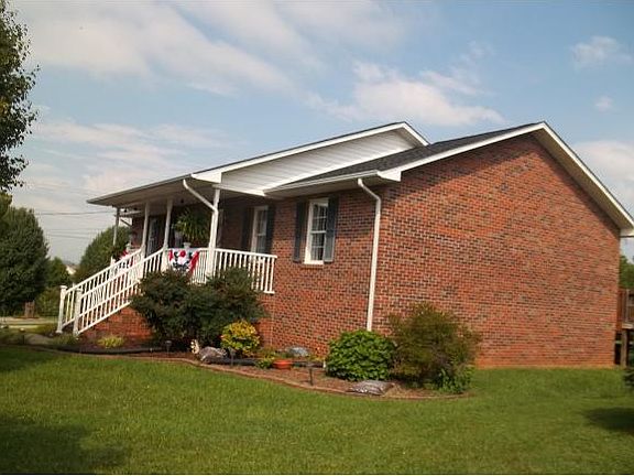 3rd image of 219 Chickasaw Cir