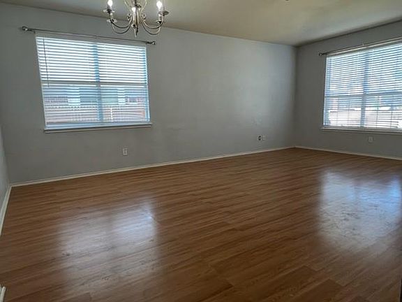 2nd image of 3433 Fashion St