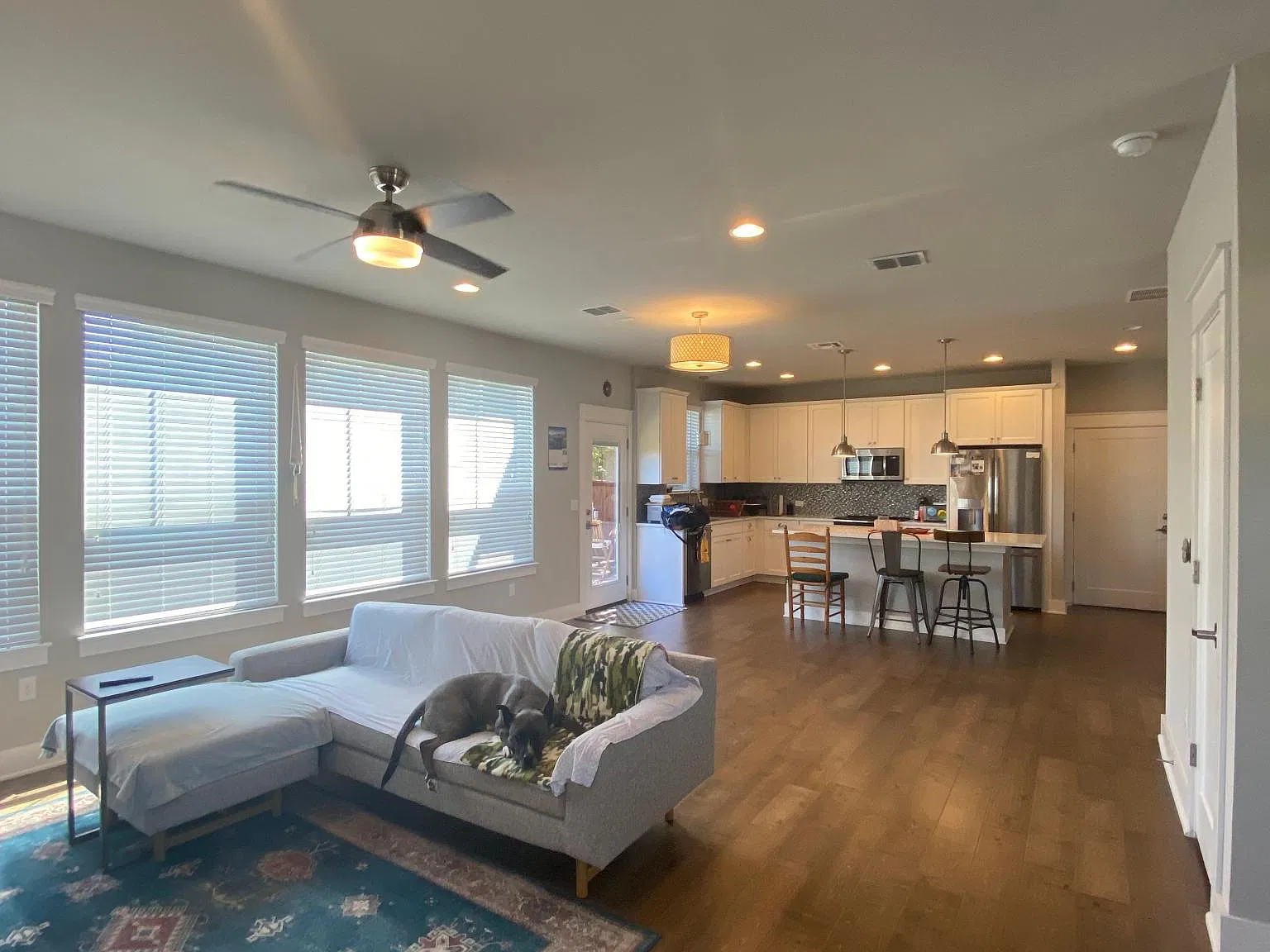 3 bed, 2.5 bath, 1581 sqft, $3,100 — Photo 4