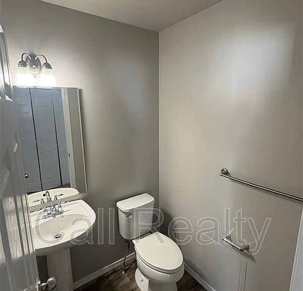 1814 N Arc St — Photo 5