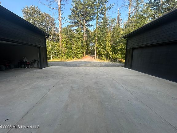 3rd image of 118 Christmas Ln