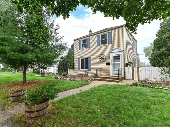 1018 E Wilbur AVENUE, Milwaukee, WI 53207