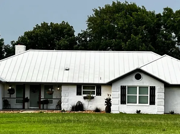 15561 SAINT HEDWIG RD, St Hedwig, TX 78152