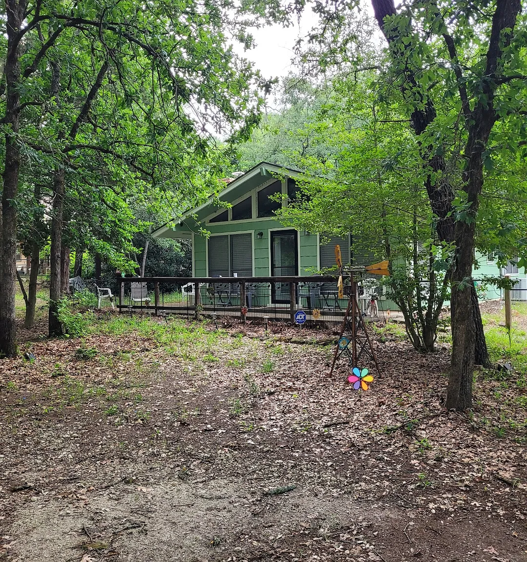 2 bed, 929 sqft, $1,350 — Photo 1
