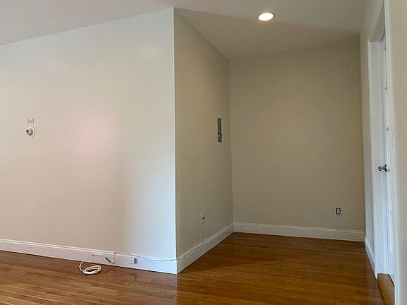 4th image of 47-16 11th St #2L